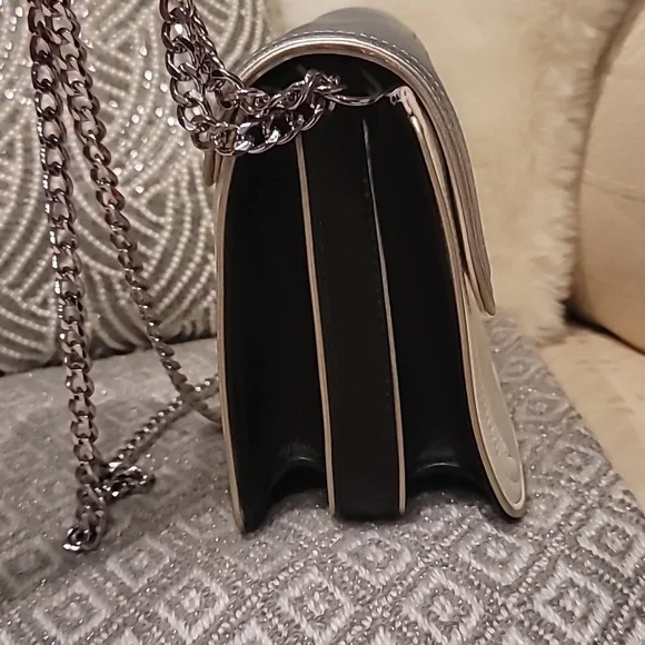 Tory Burch quilted leather shoulder bag - Picture 5 of 15